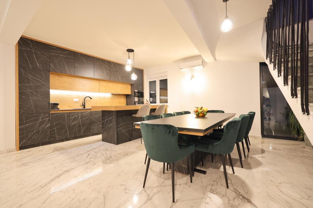 Rhapsody In Green - Luxury Villa In Zadar Crno Екстериор снимка