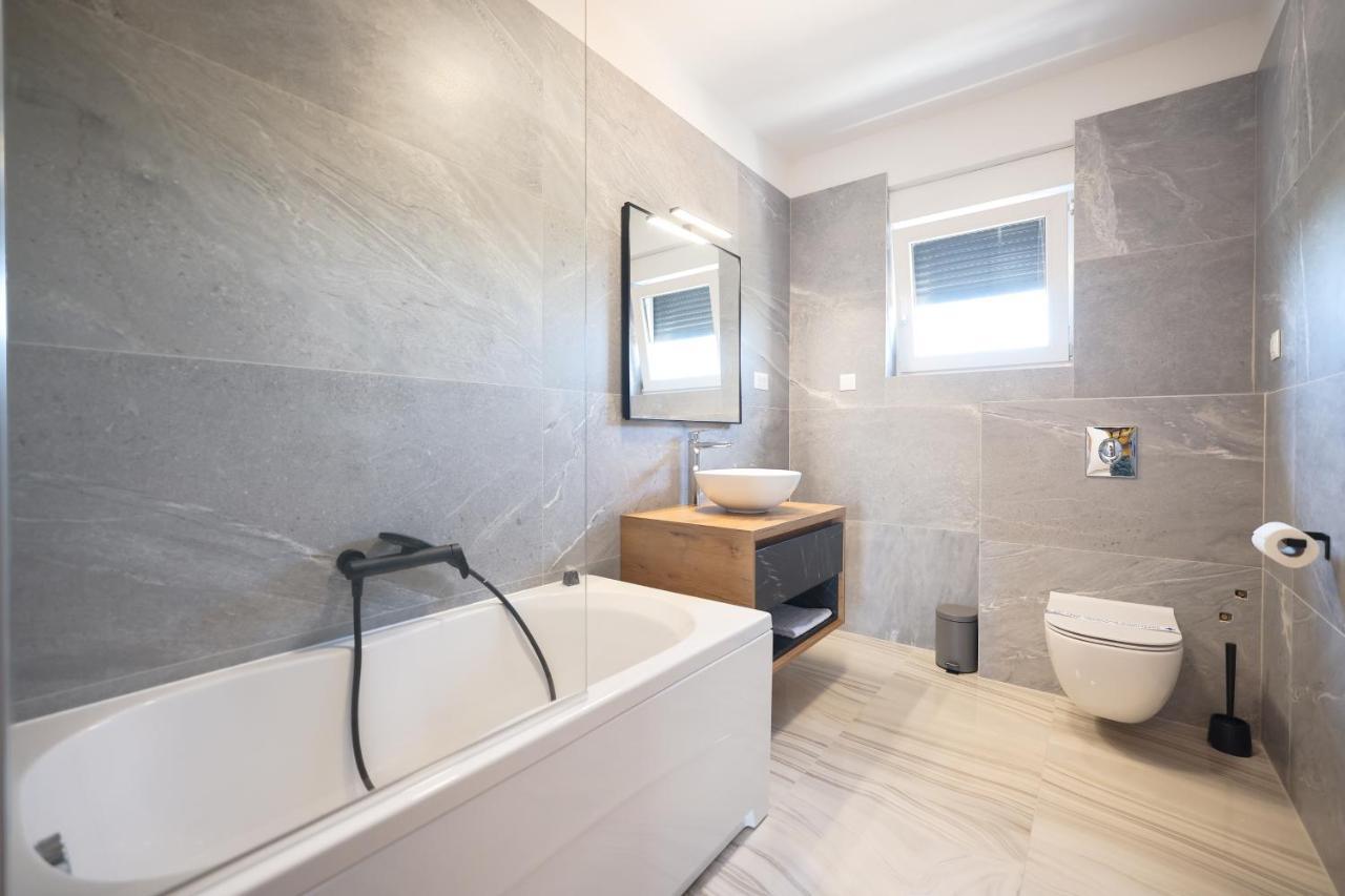 Rhapsody In Green - Luxury Villa In Zadar Crno Екстериор снимка